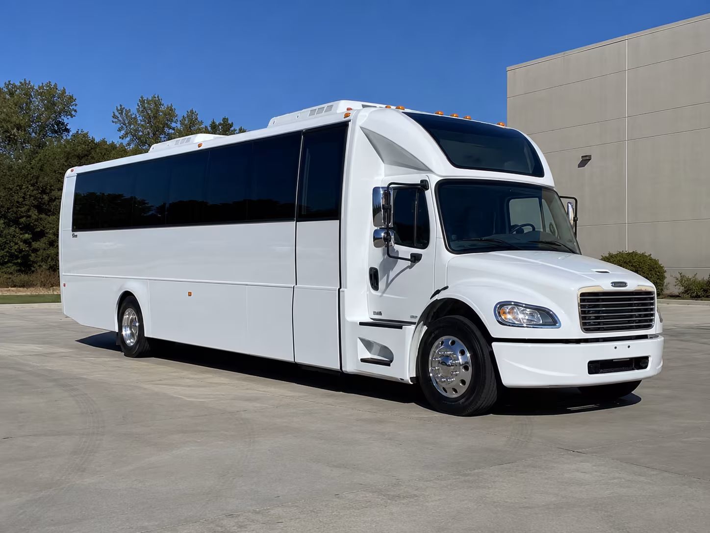 denton 28 passenger party bus